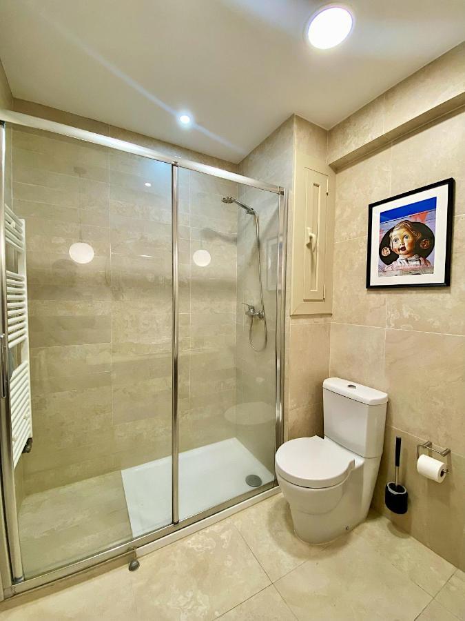 Abbott Apartment - 1 Min From The Beach - 100M2 - Sleeps 8 Sitges Exteriör bild