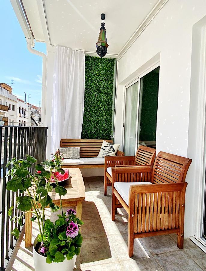 Abbott Apartment - 1 Min From The Beach - 100M2 - Sleeps 8 Sitges Exteriör bild