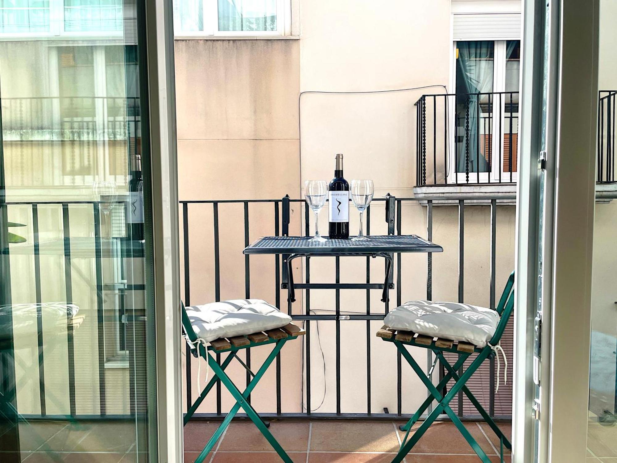 Abbott Apartment - 1 Min From The Beach - 100M2 - Sleeps 8 Sitges Exteriör bild