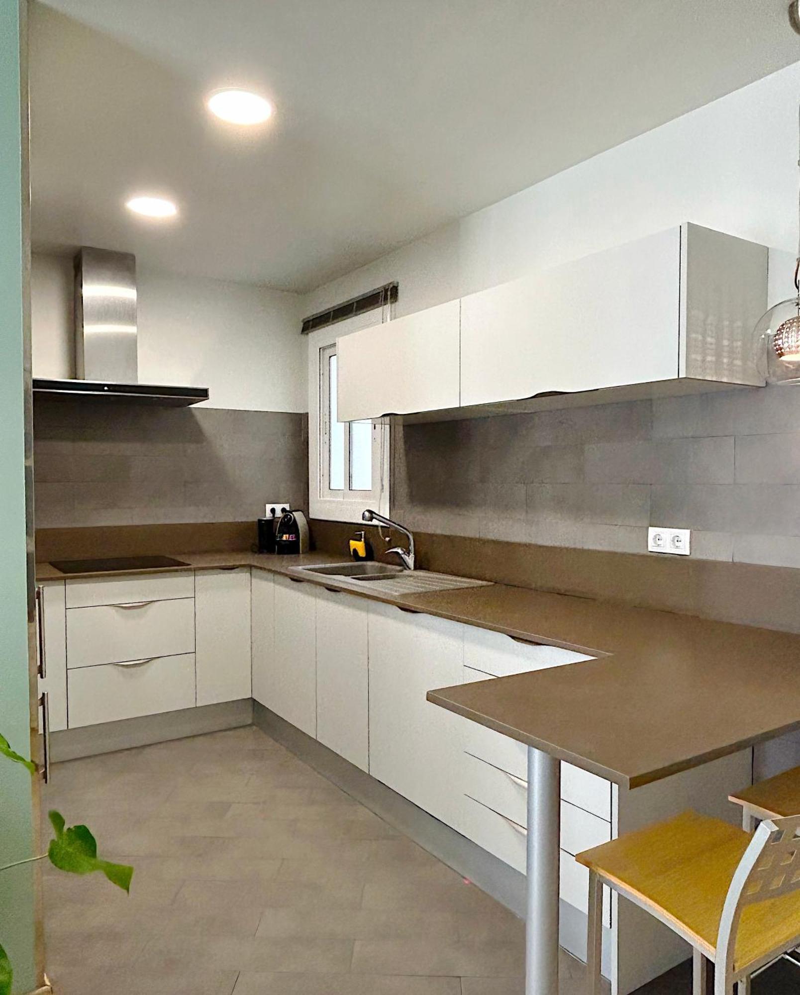Abbott Apartment - 1 Min From The Beach - 100M2 - Sleeps 8 Sitges Exteriör bild
